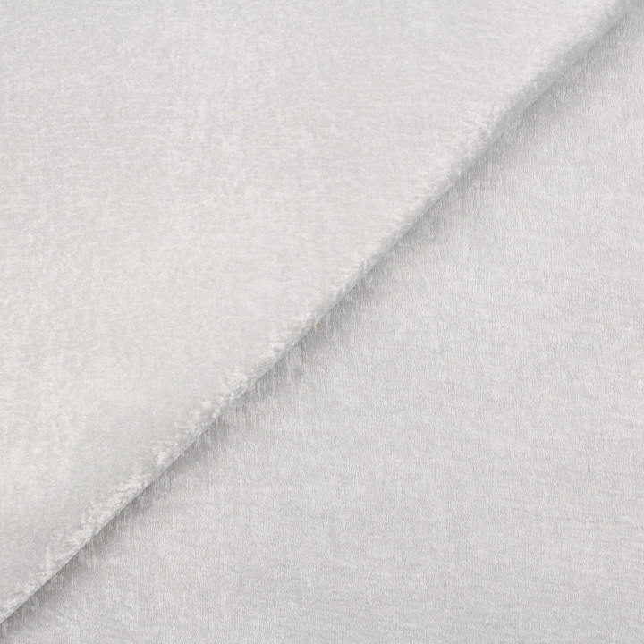 Tissu Satin Polyester Gris Clair avec Légers Reflets – Fluide, Brillant et Doux
