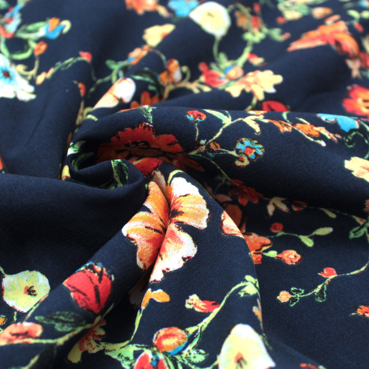 Tissu Coupon Polyester Fleuri Cerises Rouges