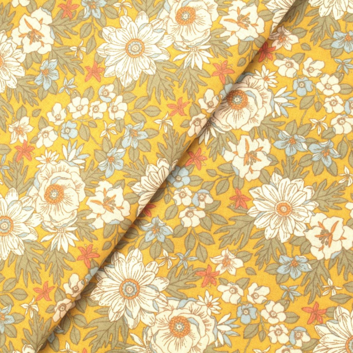Tissu en Coton Vert : Décoré de Fleurs Blanches, Orange et Bleues pour une Touche Élégante
