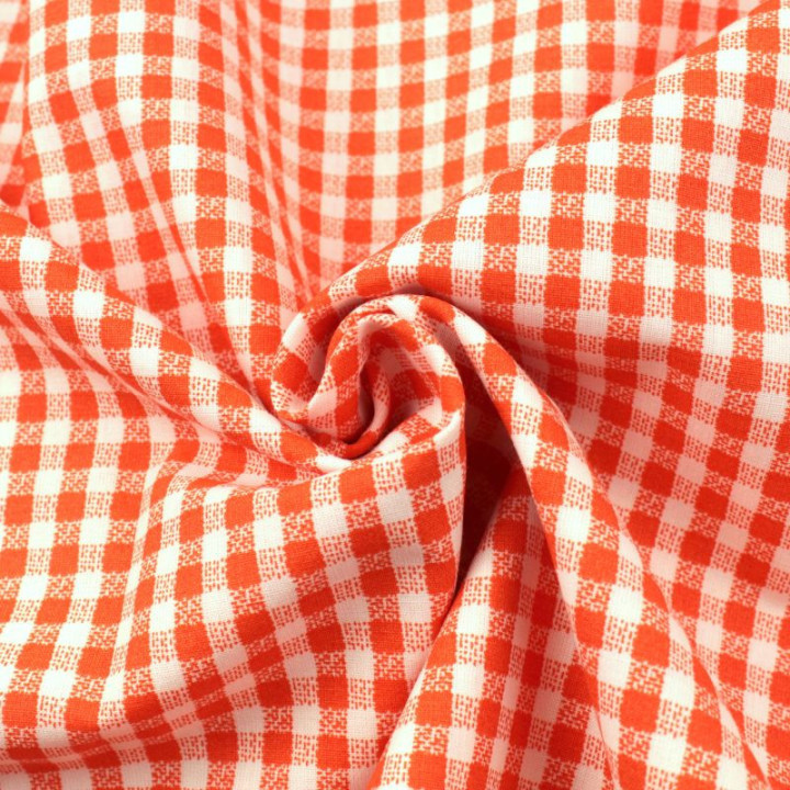 Tissu vichy à petits carreaux orange et blanc : une matière tendance et polyvalente