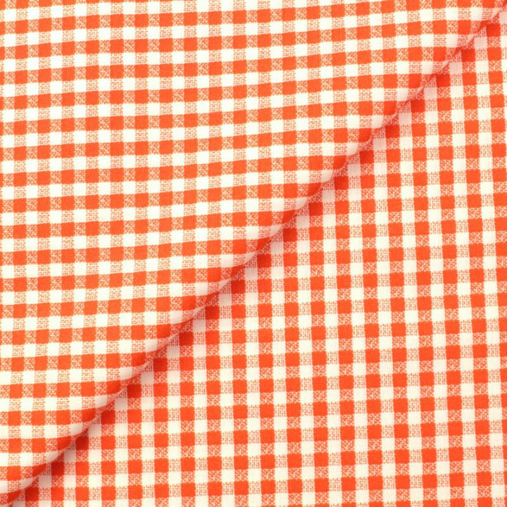 Tissu vichy à petits carreaux orange et blanc : une matière tendance et polyvalente