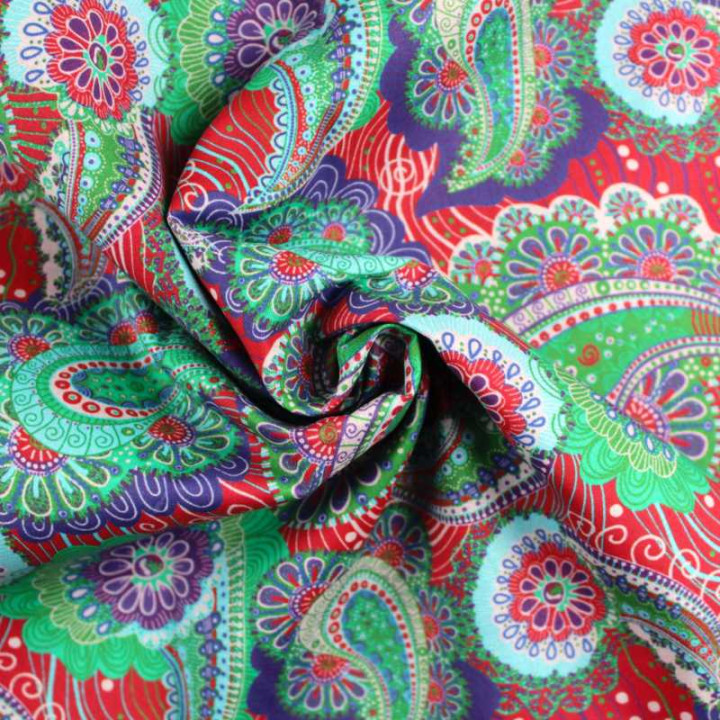 Coupon tissu imprimé paisley fond rouge – Motif cachemire vert émeraude, violet et turquoise