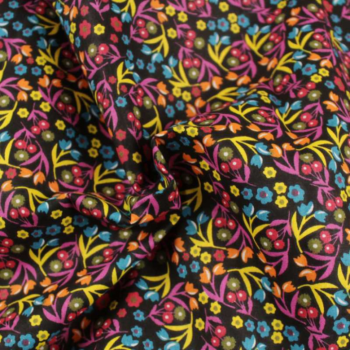 Tissu Popeline de Coton Noir Fleuri Motifs Fleurs Rouge, Vert, Bleuet et Jaune