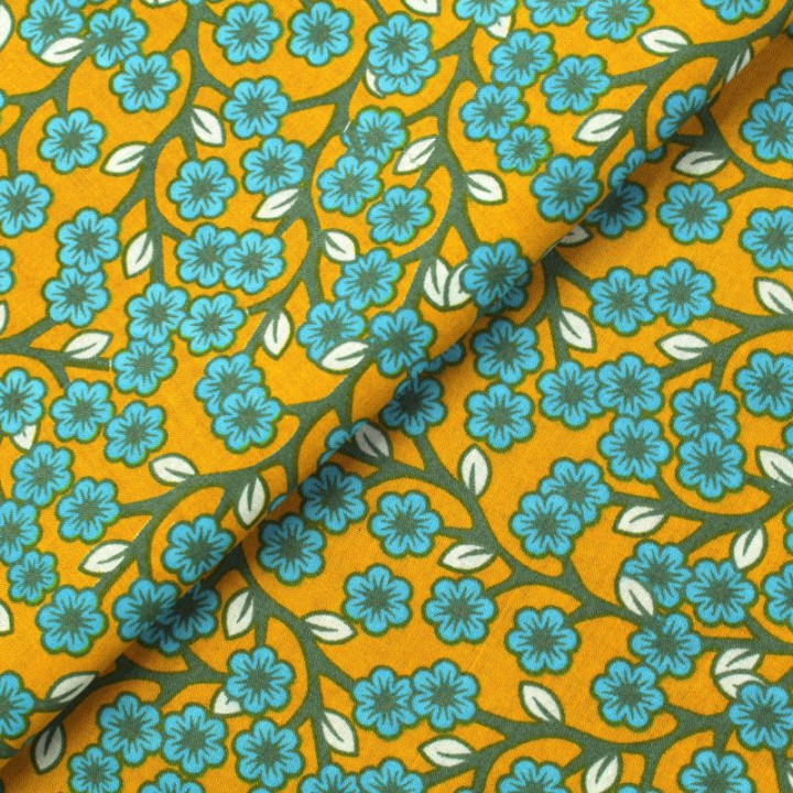 Tissu en Coton Jaune Moutarde à Motifs Floraux Bleus et Feuilles Blanches