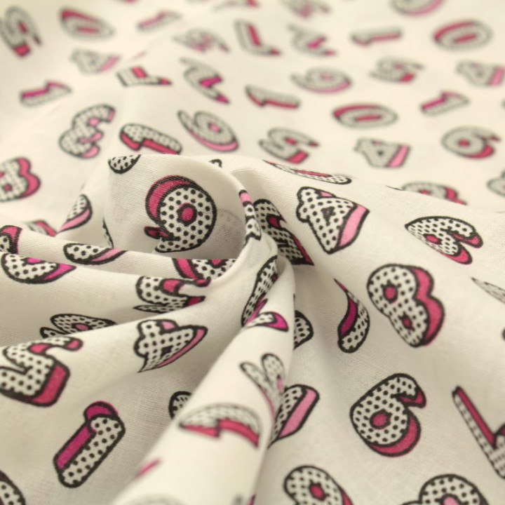Tissu en Coton Beige Clair avec Motifs Chiffres Roses et Fuchsia - Parfait pour Couture Créative