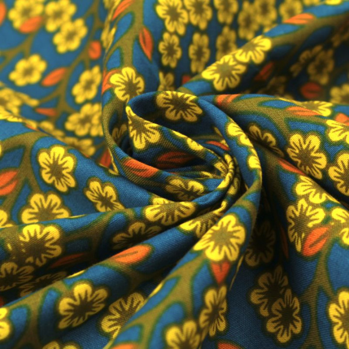 Tissu en Coton Bleu Nuit avec Motifs Floraux Jaunes et Oranges - Élégance et Vitalité