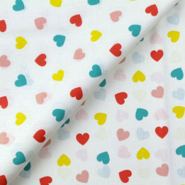 Tissu en Coton Blanc avec Motifs Cœurs Multicolores - Fraîcheur et Élégance