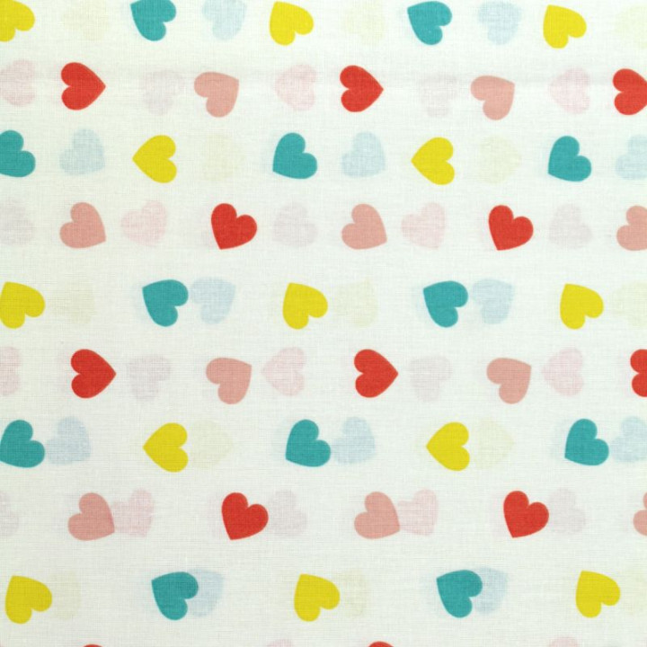 Tissu en Coton Blanc avec Motifs Cœurs Multicolores - Fraîcheur et Élégance