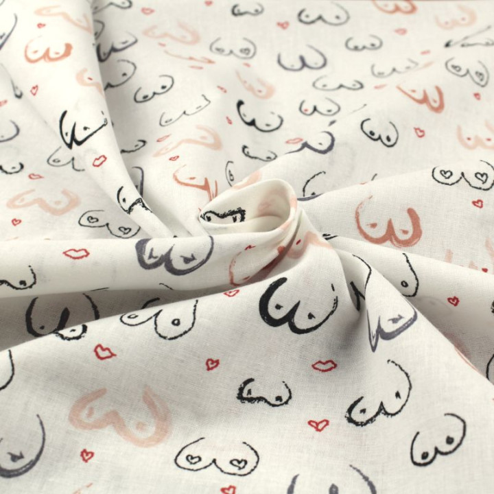 Tissu coton beige clair imprimé masques africains - Parfait pour habillement et couture au mètre