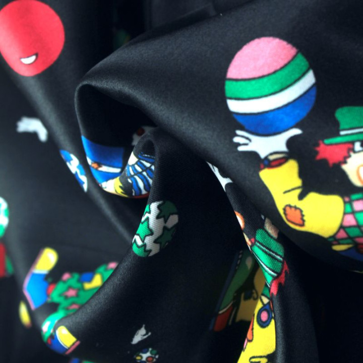 Tissu Satin polyester clowns sur fond noir