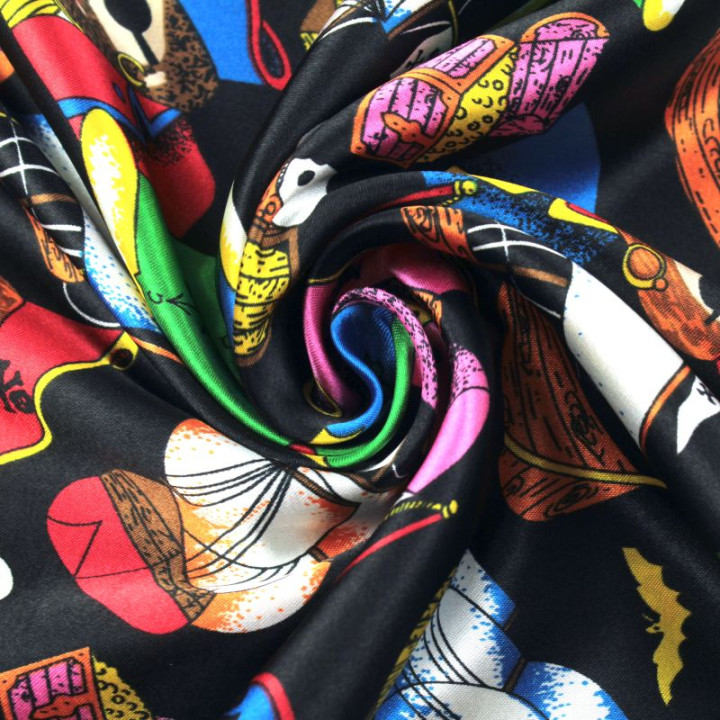 Tissu Satin polyester pirates sur fond noir